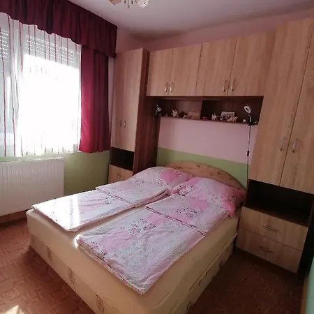 Appartement Anna Vendeghaz *