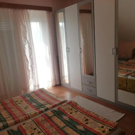 Anna Vendeghaz Appartement