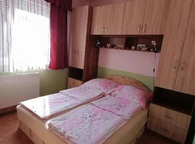 Appartement Anna Vendeghaz *